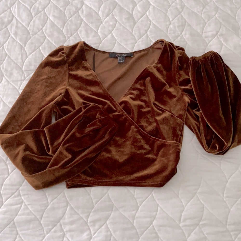 Velvety crop top